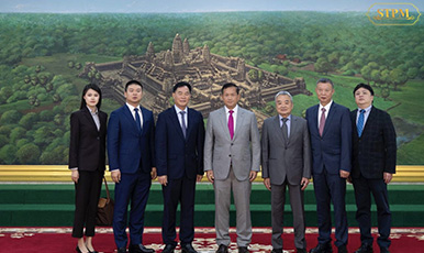 柬埔寨首相洪玛奈会见金茂源环保集团董事会主席张梁洪，展望中柬绿色产业合作